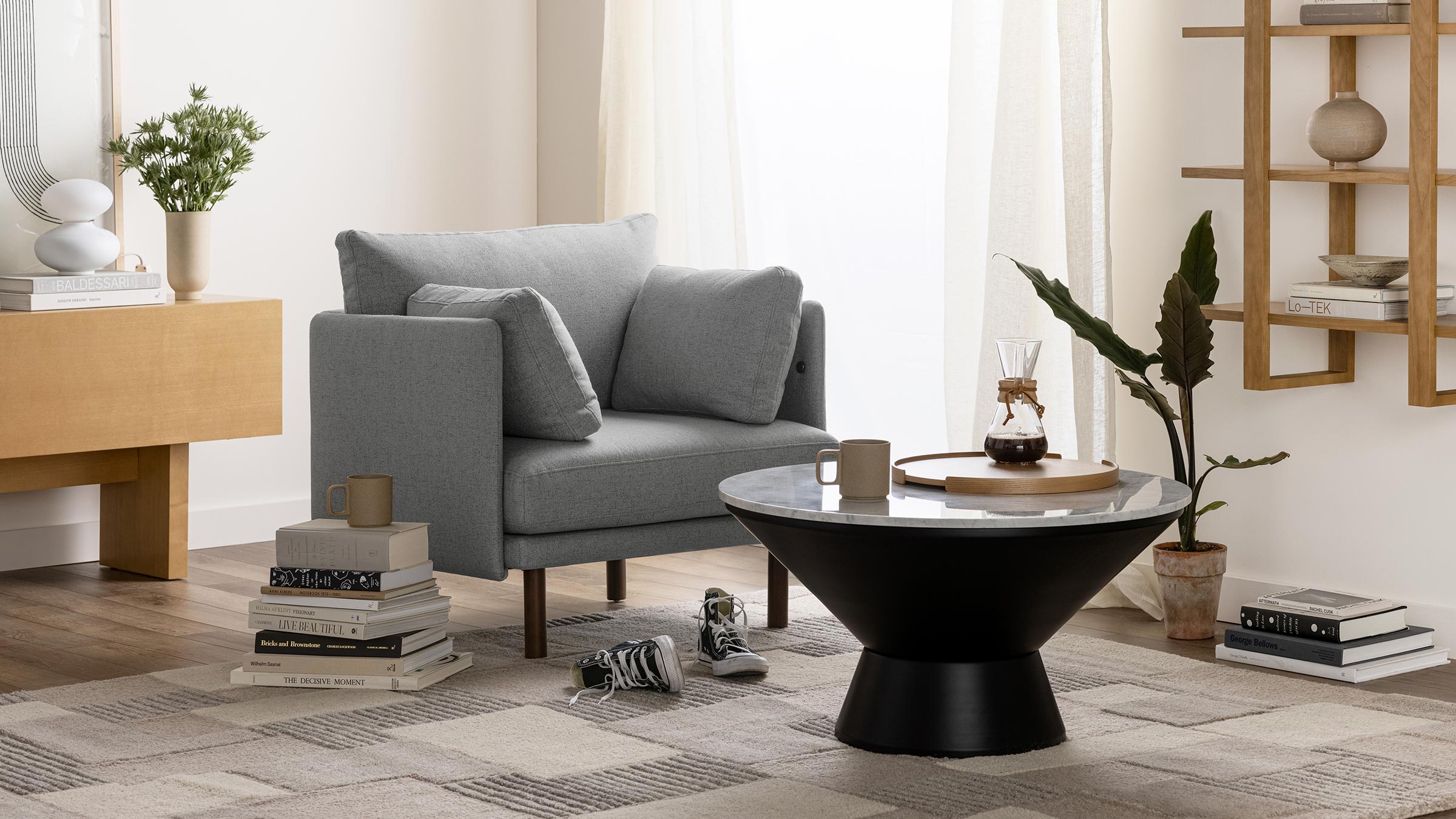 03_Field_Armchair_Wide_Lifestyle_4dc8ec6f-db85-427d-884b-3a451b737990.jpg