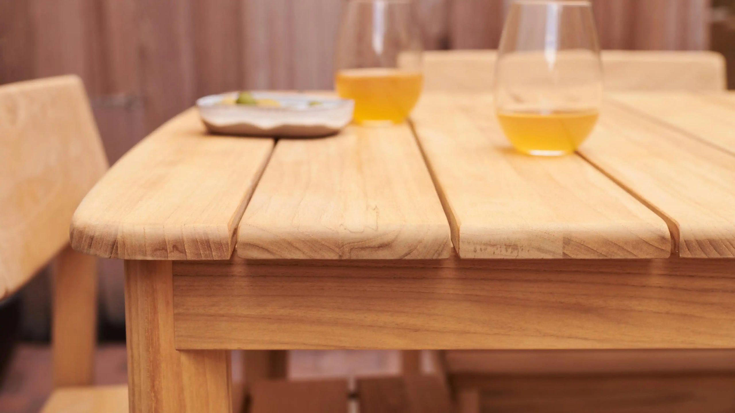 04_Dining-Table-Detail_e403e793-73c9-4011-8e7f-54254e21d43b.jpg