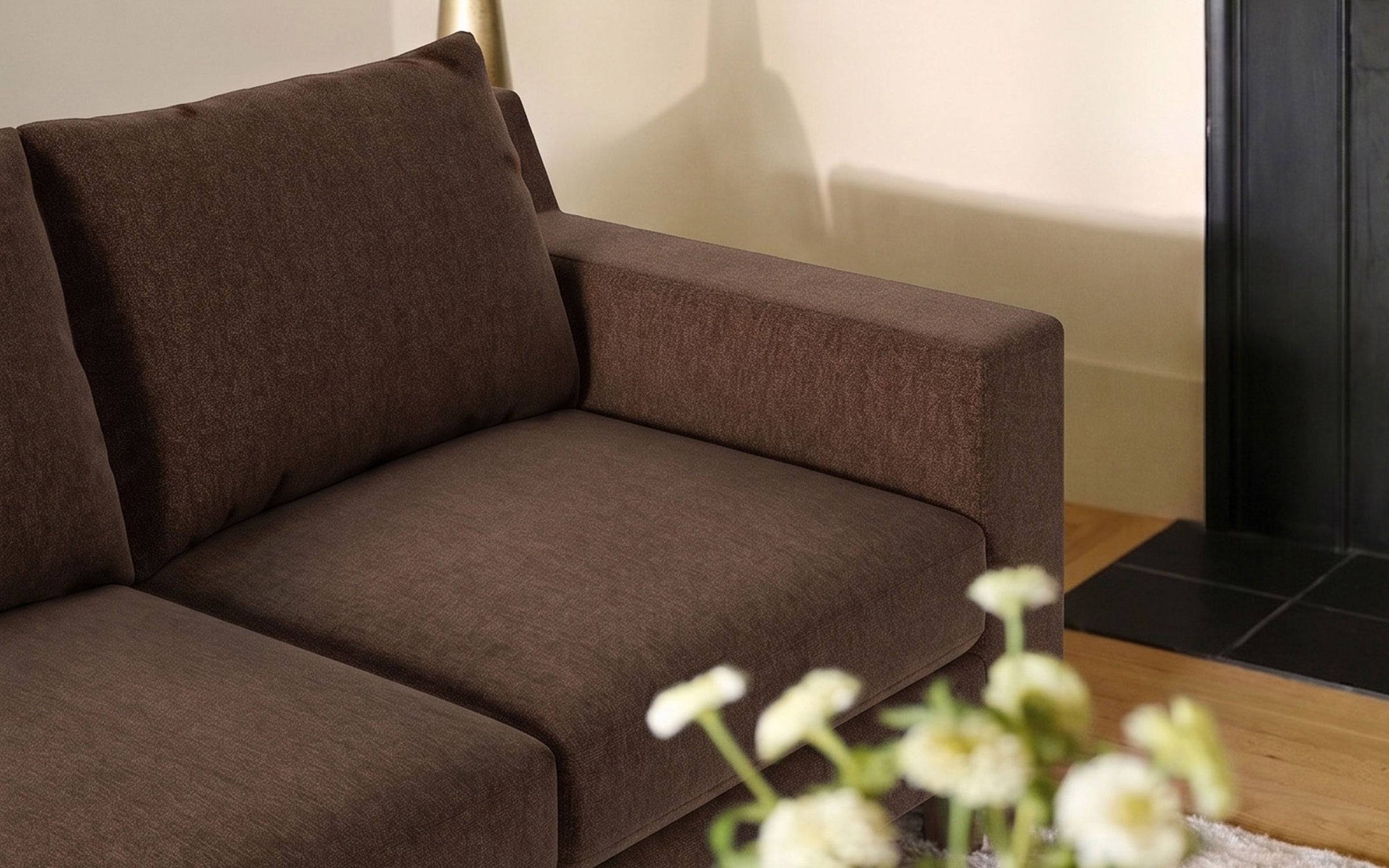Mercer_Espresso-3Seat-Detail-web_71653222-2f6f-4cad-9eeb-3ba0a1619b45.jpg