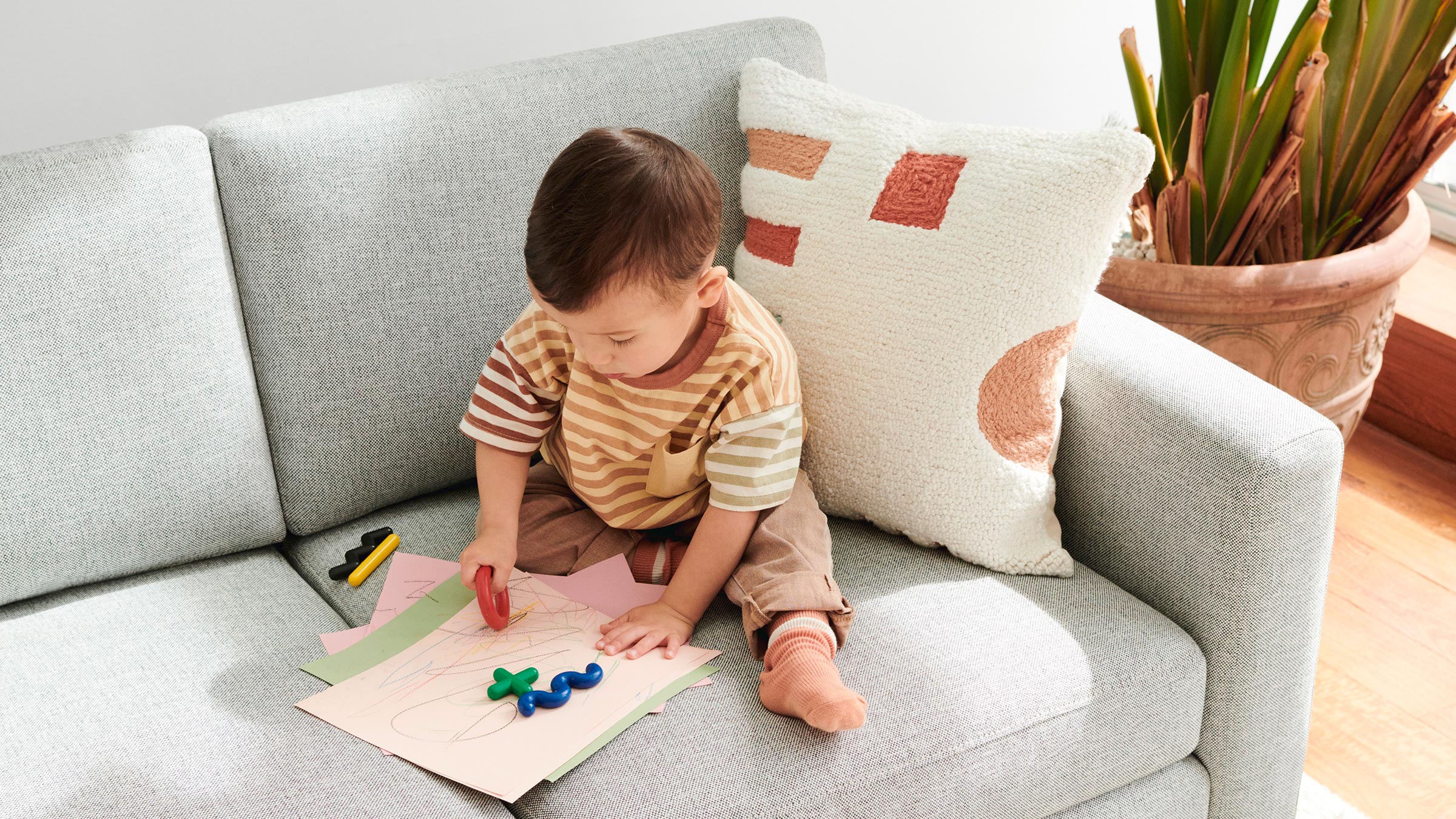 lifestyle-child_on_nomad_sofa_b8f98673-449f-43f2-acb8-5b367de4f9b4.jpg